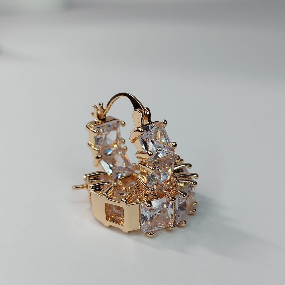 Elegant Gold and Crystal Earrings